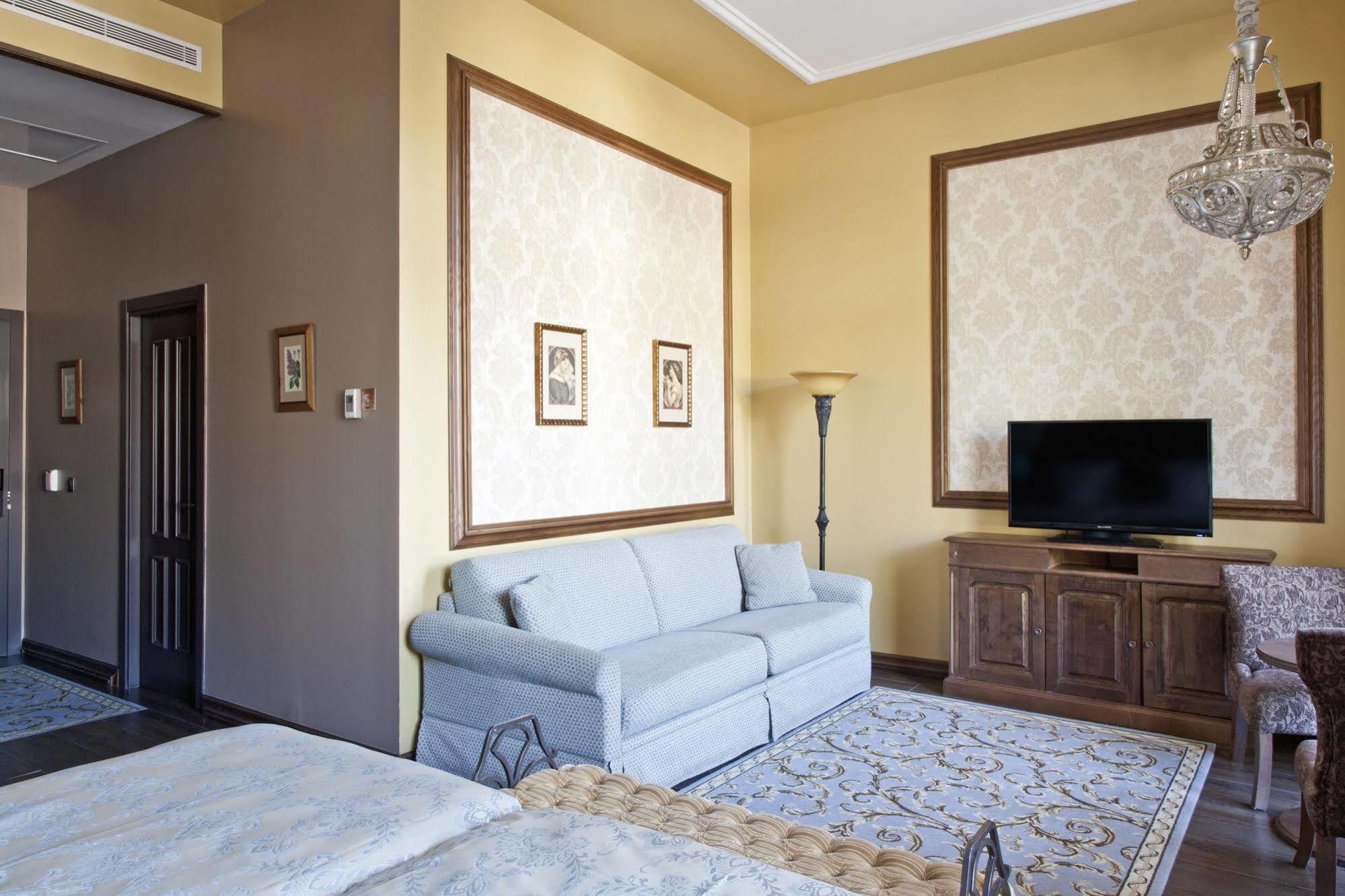 Portaventura Hotel Lucy'S Mansion - Includes Unlimited Access & Express Wristband To Portaventura Park & Ferrari Land Salou Bagian luar foto